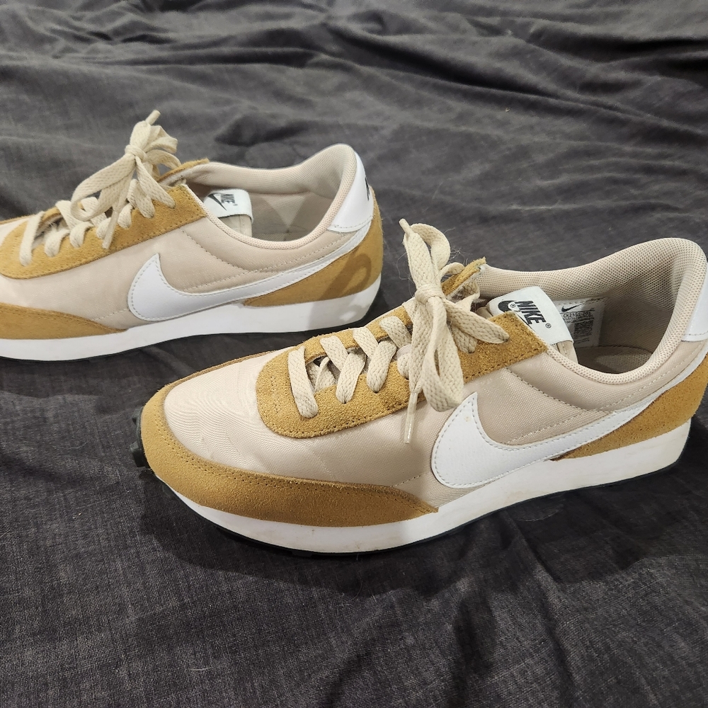 Womens Nike DBreak Shoes Size 8